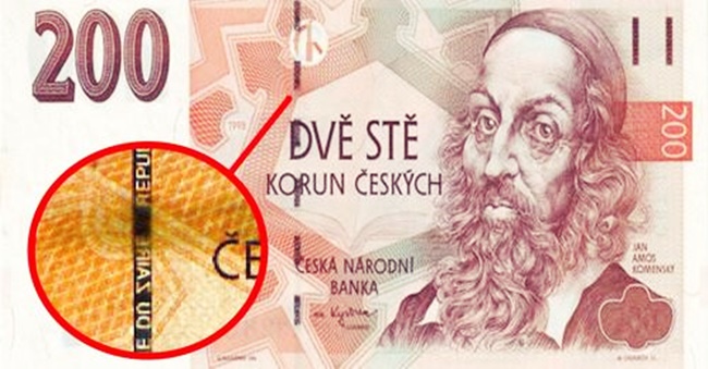 Nemáte doma tuhle dvousetkorunu z roku 1993 s tajemným nápisem? Je hodně vzácná!
