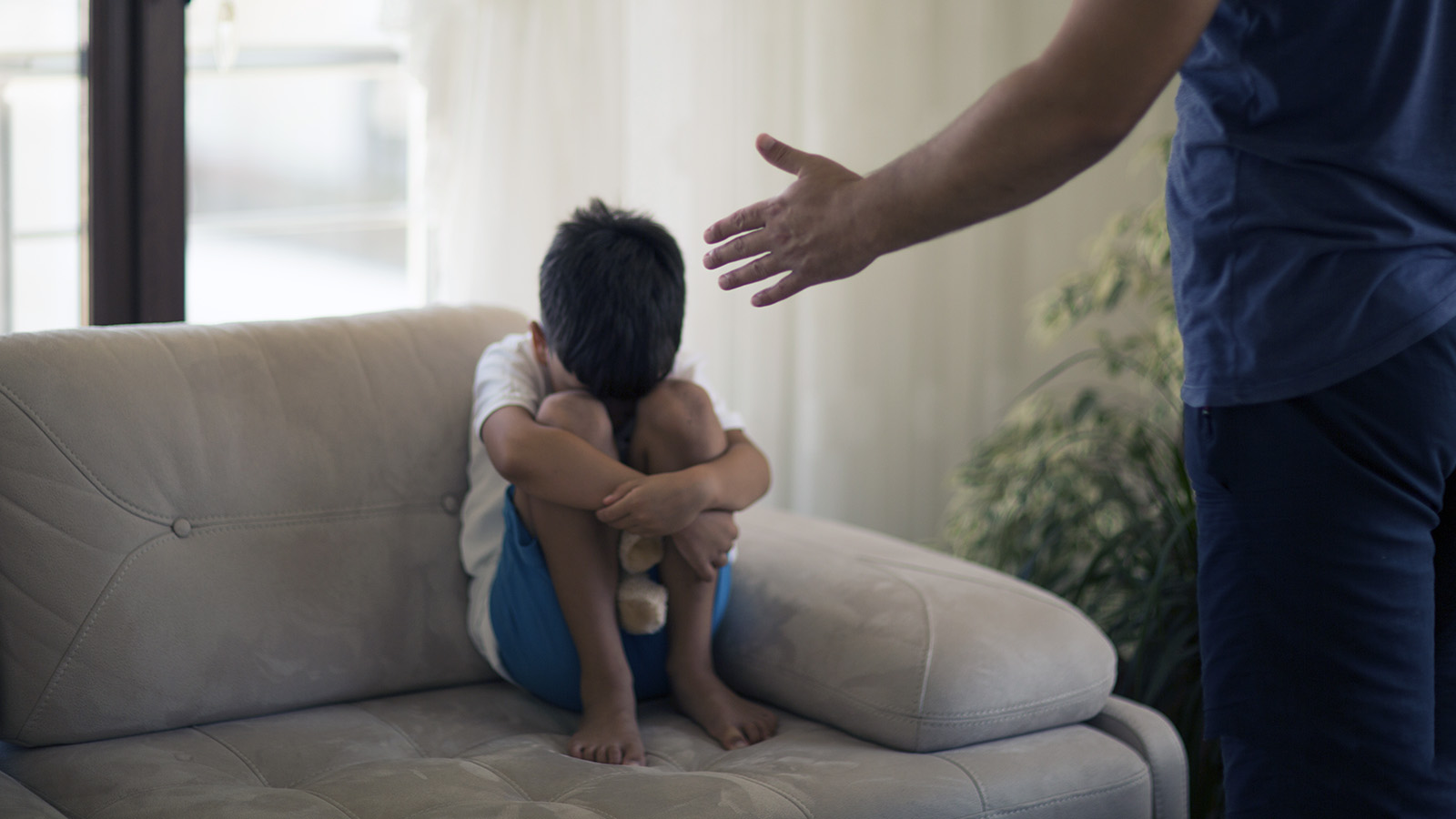 Nebijte své děti! Nejenže to není dobrý příklad pro život, ale může to také výrazně zhoršit chování dítěte. Co se může podle odborníků stát?