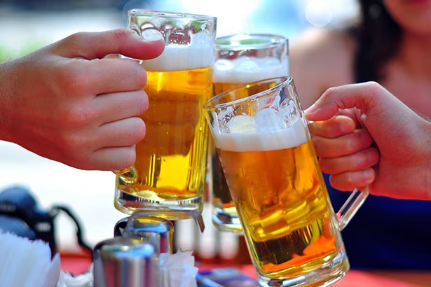 Co se stane s vaším tělem, když budete pít pivo každý den? Většina lidí to neví. Tohle není vtip!