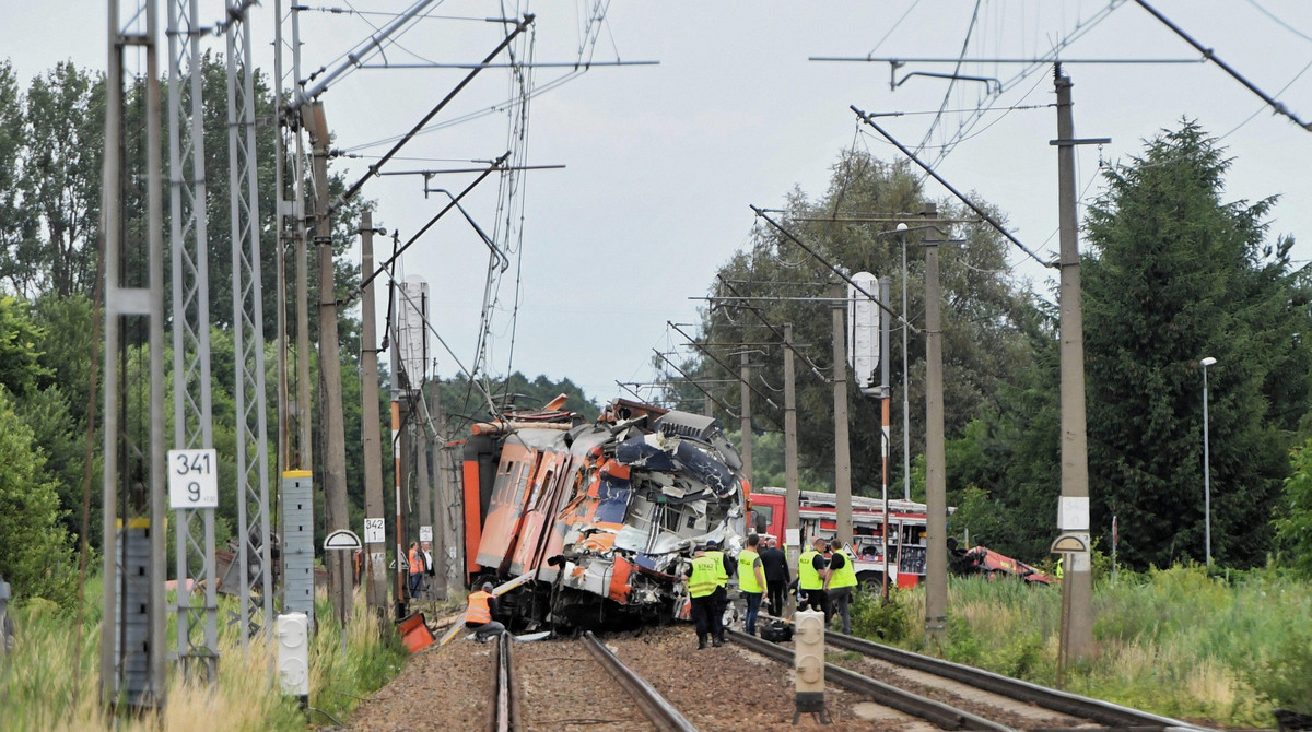 Aktuálně: Ve středu ráno došlo na Karvinsku k tragické nehodě. Srazil se vlak s nákladním autem