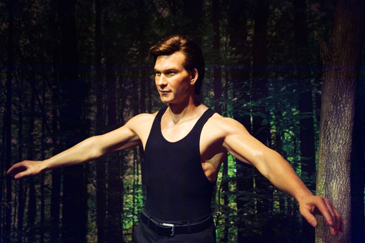 Když se Patrick Swayze v roce 1990 náhle objevil na pódiu a předvedl tohle všichni zůstali v úžasu!