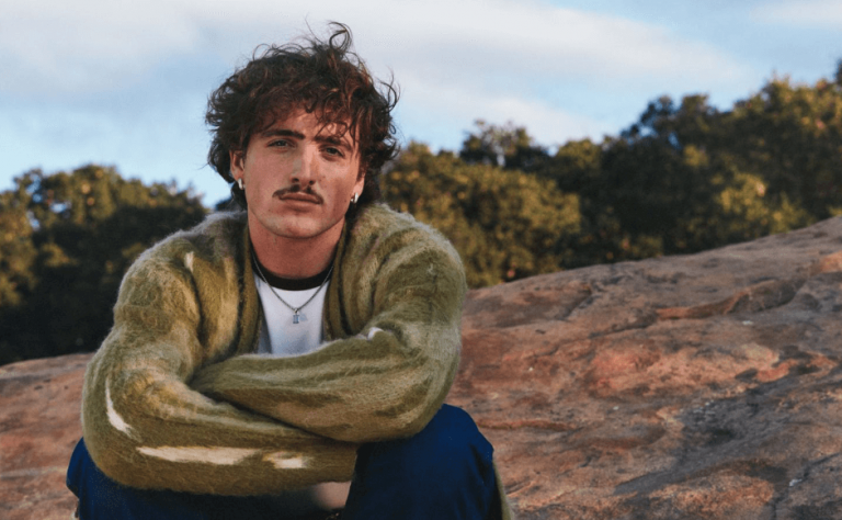 Nejnovější král Spotify! Benson Boone ovládá hitparády a vyprodal pražský koncert za rekordně krátkou dobu!