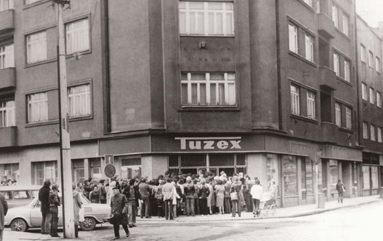 Kdo chtěl západní zboží v socialistickém Československu musel do Tuzexu