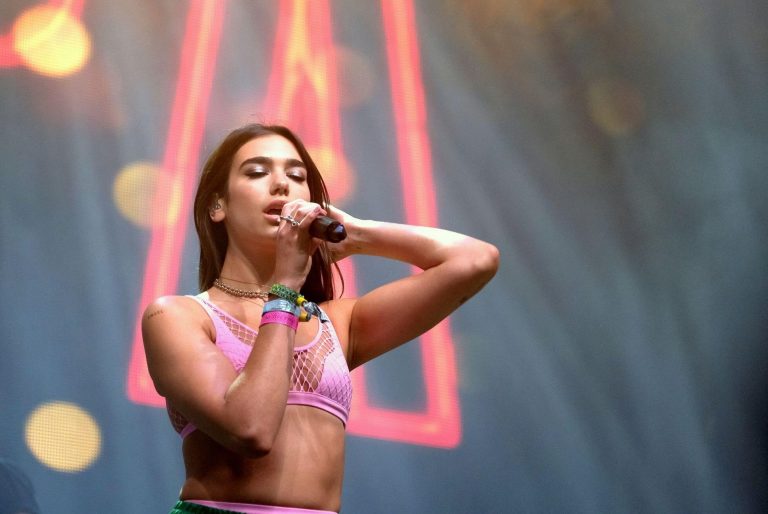 Nová hymna sebevědomí od Dua Lipa: Co skrývá za Grammy oceněná píseň?