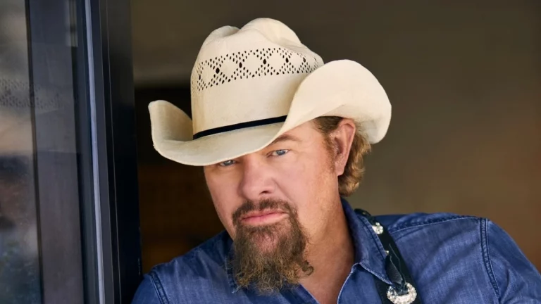 Hvězdný country zpěvák Toby Keith prohrál bitvu s nemocí. Bylo mu 62 let!