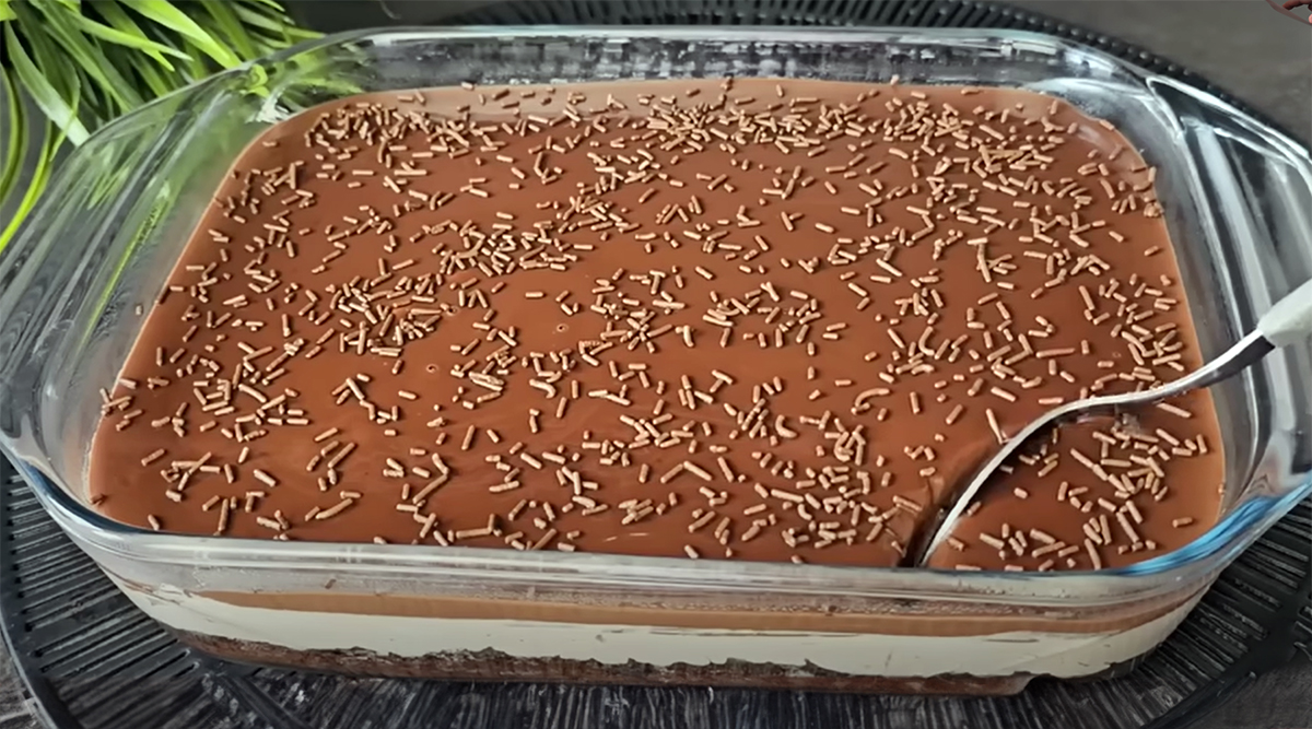 NEJLEPŠÍ ČOKOLÁDOVÝ DEZERT,  KTERÝ CHUTNÁ JAK KINDER VAJÍČKO: NEJCHUTNĚJŠÍ DORT, JAKÝ JSEM KDY JEDL!