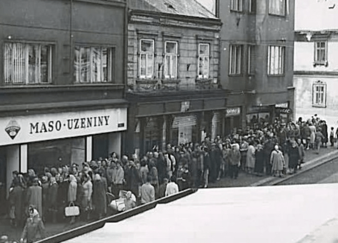 Za Socialismu se stáli fronty téměř na všechno