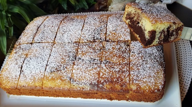 Hledáte snadný a chutný dezert, který si zamiluje celá rodina? Vyzkoušejte citronový blesk! Osvěžující a hotový za pár minut