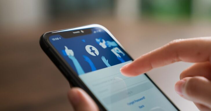 Známe oficiální příčinu výpadku Facebooku. Není to, co si mnozí mysleli