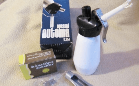 Kdo měl doma tento šlehač smetany?