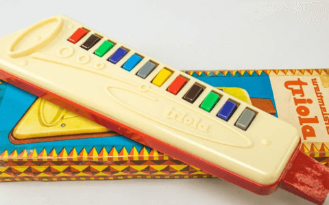 Retro zábavu s Triolou: Legendární hudební nástroj sedmdesátých Let