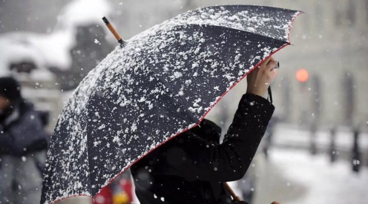 Mráz, sníh a silný vítr. Zima zasáhne Česko na delší dobu, než meteorologové očekávali