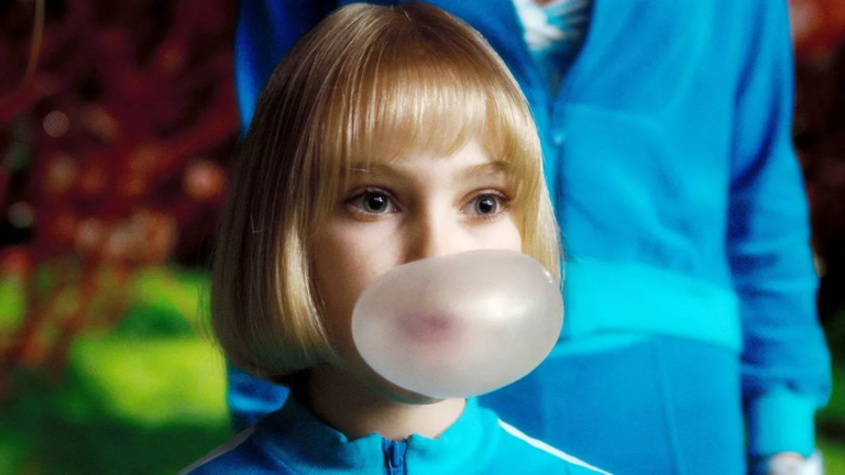 Vzpomínáte si na rozmazlenou Violet z Karlíka a továrny na čokoládu? Dneska je z ní sexy kráska!