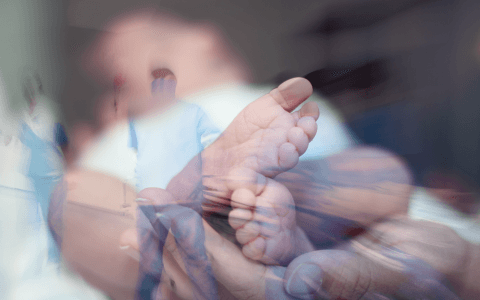 Chlapeček v kómatu: Babička si při přípravě mléka spletla vodu s vínem!