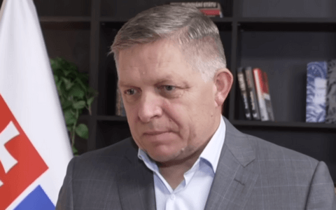 Premiér Robert Fico podstoupil operaci. Jeho zdravotní stav je vážný. Pachateli hrozí doživotí