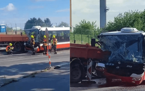 Záchranáři zasahují u vážné nehody v Praze: Střet autobusu MHD s nákladním autem