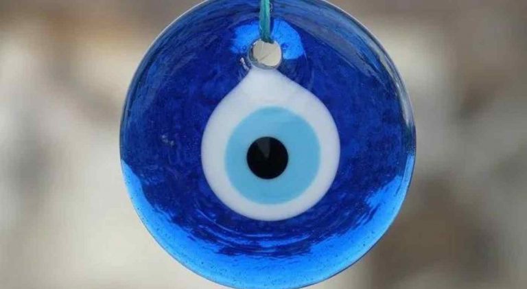 Proto byste měli vždy nosit turecké oko jako amulet