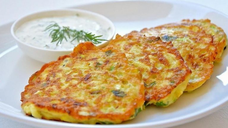 Jednoduchý a zdravý recept na cuketové placky. Recept, který budete milovat