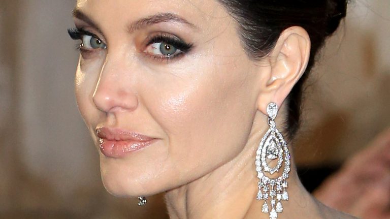 Nejnovější vzhled Angeliny Jolie znepokojuje lidi: „Vypadá divně“