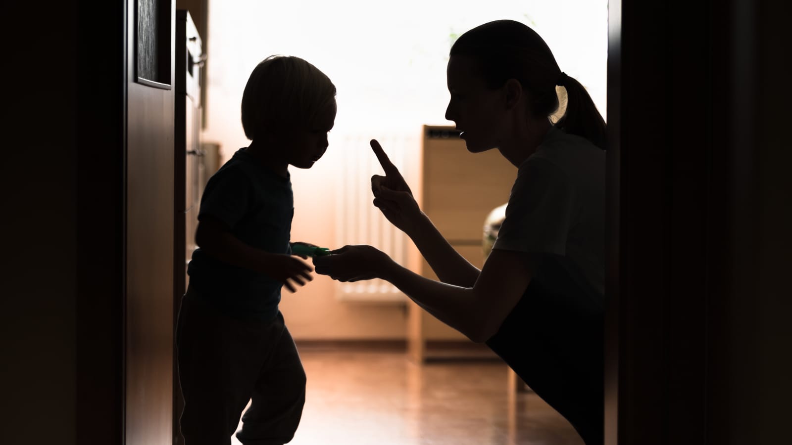Psychologové varují: Maminky mohou svému dítěti takovými větami zničit celý život!