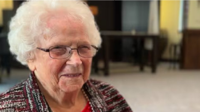 Žena, která dovršila 106 let, říká, že Bůh je tajemstvím jejího dlouhého života