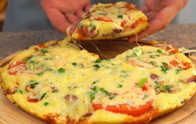 Desetiminutová „PIZZA Z PÁNVĚ“ vzala internet útokem: Tento recept si připněte na lednici