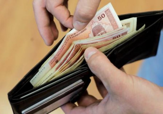 Peníze se lepí na prsty těm, kteří znají tento trik: 1 VĚC, KTEROU BYSTE VŽDY MĚLI MÍT V PENĚŽENCE, JE TO MAGNET NA PENÍZE