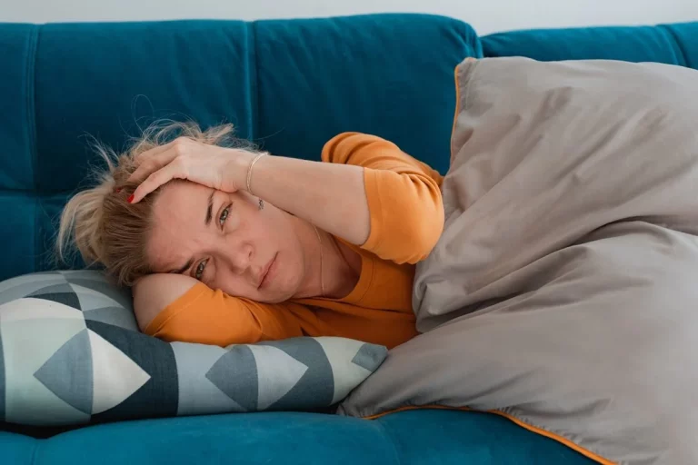 Psycholog vysvětlil, proč se všichni cítí tak vyčerpaní