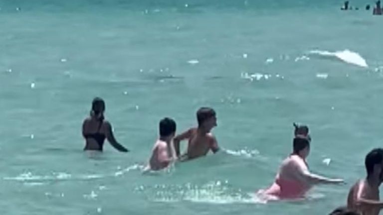 Děsivý zážitek na oblíbené pláži Čechů. Lidé si vše natáčeli