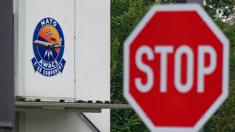 Pohotovost na německé letecké základně; NATO se obává nejhoršího