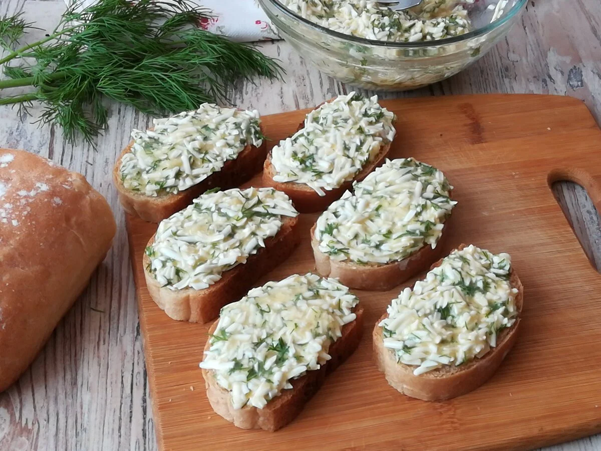 Okurková pomazánka vás uchvátí svou chutí a jednoduchostí: neobvyklý recept na úžasnou svačinu – příprava zabere 5 minut
