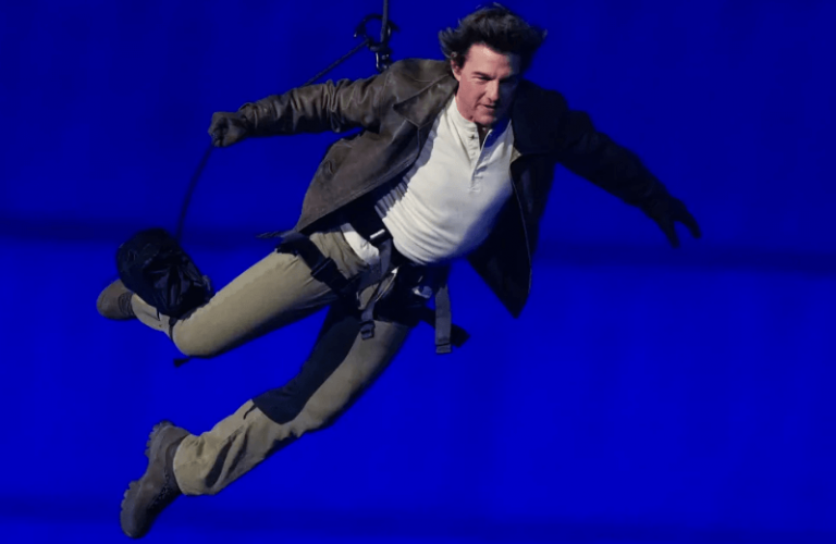 Podívejte se, jak Tom Cruise přispěchal na závěr olympijských her, o tom se bude mluvit ještě dlouho!