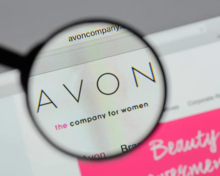 Světoznámá společnost Avon vyhlásila bankrot. Jeho výrobky prý způsobují rakovinu!