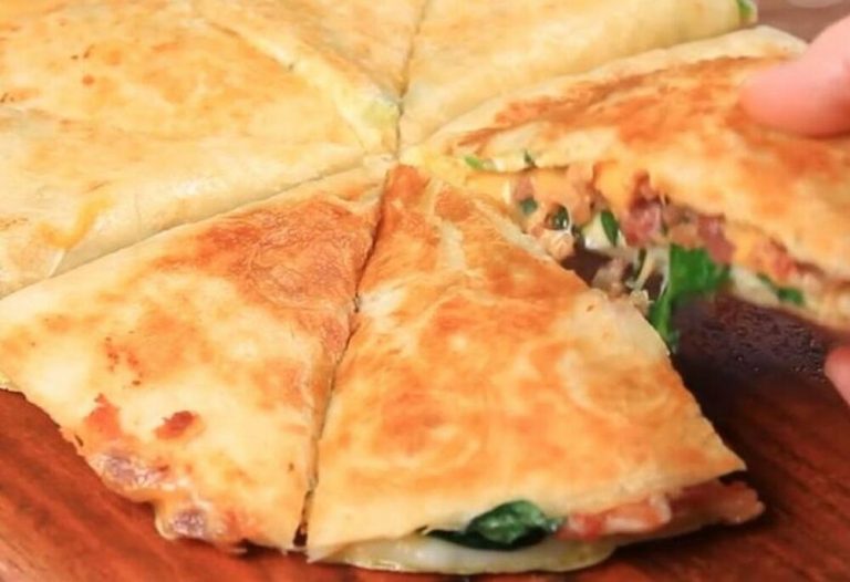 Snídaně na pánvi je hotová za pouhých 5 minut – její příprava je snadná a rychlá a všechny ingredience již máte v lednici