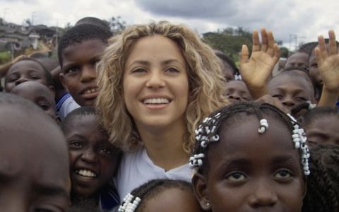 Shakira pomáhá tisícům dětí bez potřeby mediálního zájmu