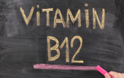 Jaké jsou příznaky jsou při nedostatku vitaminu B12?