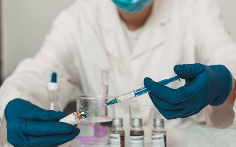 mRNA vakcíny proti COVID-19 jsou bezpečné a účinné podle ŠÚKL