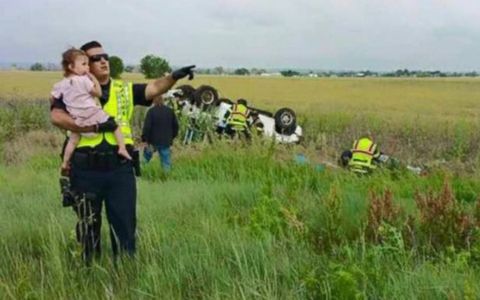 Policista u tragické nehody: Všeho nechal být, aby utěšil malou holčičku, která přišla o rodiče