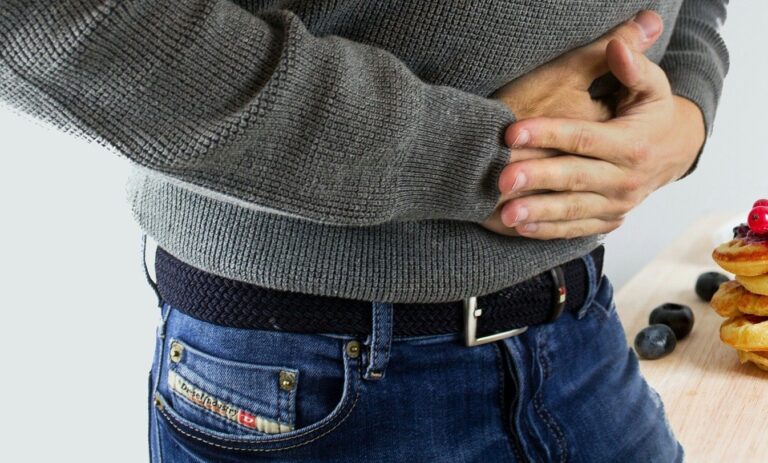 Varovný příznak, který vás může stát život. Všimnete si ho jen při jídle