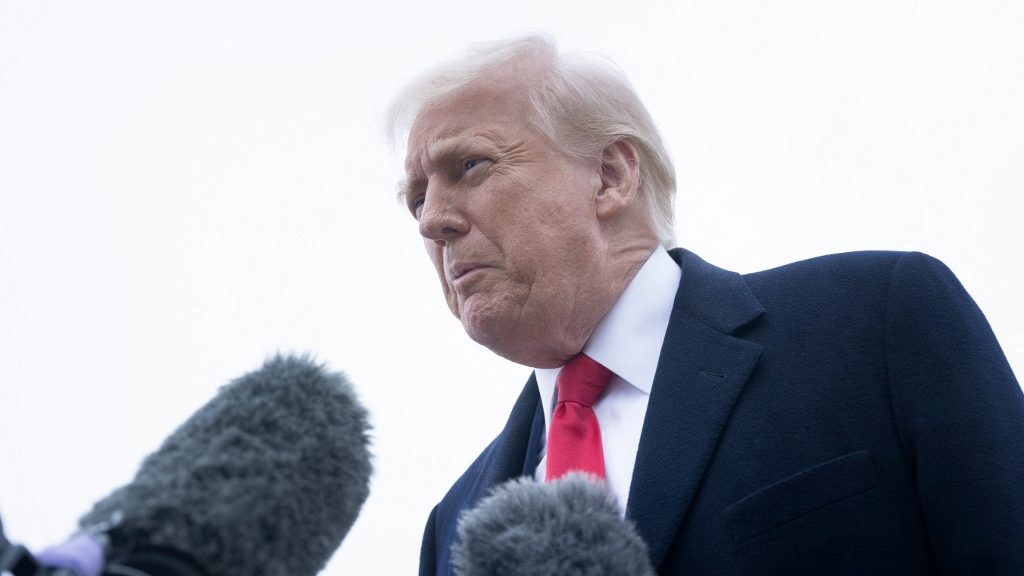 MIMOŘÁDNÁ ZPRÁVA! Donald Trump nařídil letecký útok, vydal hrozbu!