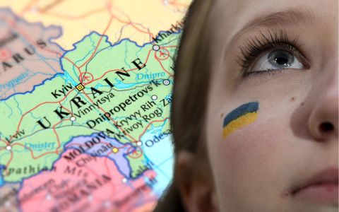 Češi znovu otevírají peněženky: Po konfliktu v Bílém domě proudí na Ukrajinu miliony