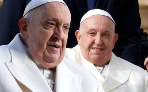 🙏 Papež František po týdnech v nemocnici: První slova, která řekl věřícím, dojímají celý svět