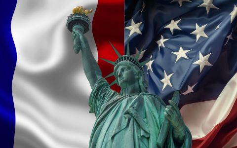 Francouzský europoslanec chce zpět Sochu svobody. Bílý dům mu vzkázal, že bez USA by Francie mluvila německy!
