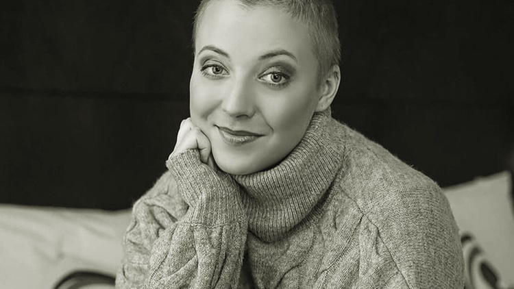 Zemřela Zpěvačka Anička Slováčková (†29). Statečný Boj s Rakovinou Bohužel Prohrála