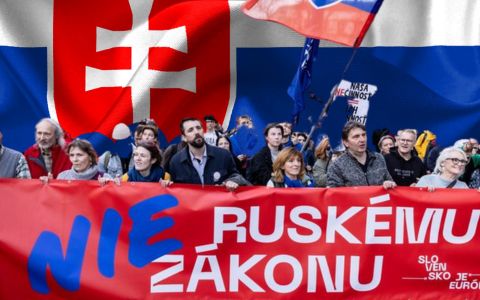 Slovensko se zvedá: Tisíce lidí v ulicích, protestují proti „ruskému zákonu“