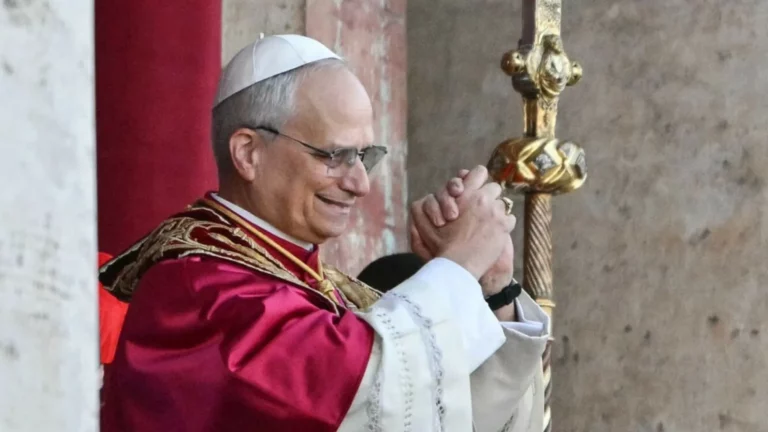 ŠOKUJÍCÍ TAJEMSTVÍ NOVÉHO PAPEŽE ODHALENA! Špinavé prádlo Lva XIV. vyplouvá na povrch! Co se Vatikán snaží SKRÝT?