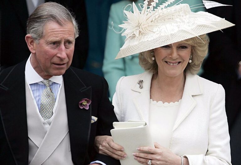 Skandál, který otřásá palácem! Královna Camilla v plavkách a bez make-upu: Fotografie z dovolené, které by nejraději spálila, obletěly svět a vyvolaly bouři!