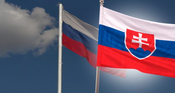 Slovensko znovu vydává Rusům turistická víza: Co stojí za změnou postoje?