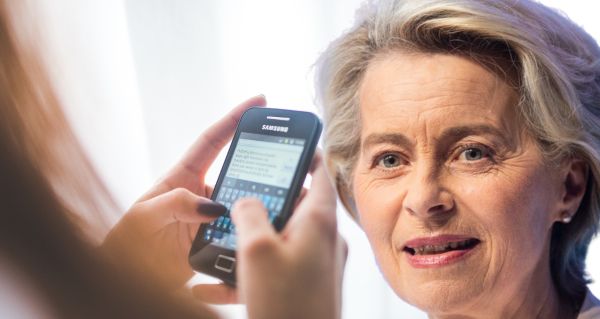 Kam zmizely zprávy Ursuly von der Leyenové? Odborníci se smějí vysvětlení Komise