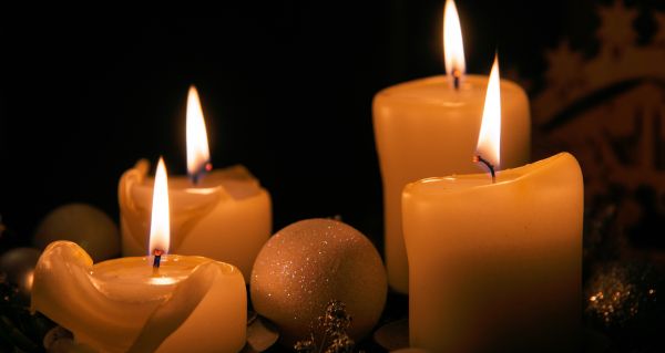 Čtvrtá adventní neděle: Světlo lásky uzavírá čekání a přibližuje Vánoce